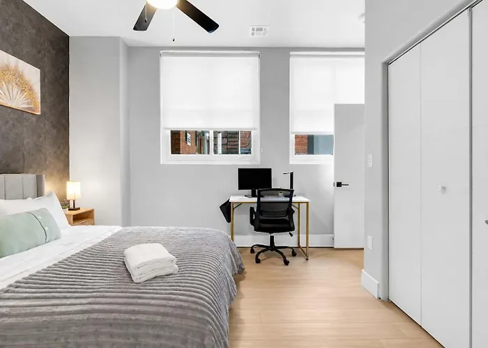 Modern Near Bok Balcony Gym Access Pet-friendly Apartment Tulsa
