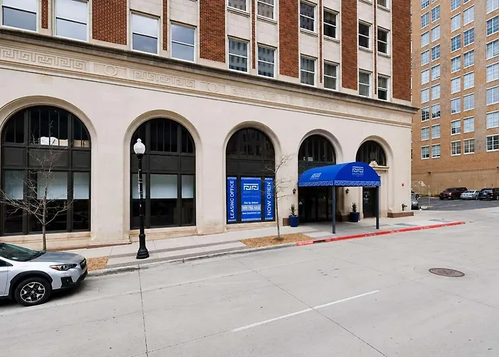 Modern Near Bok Balcony Gym Access Pet-friendly Apartment *